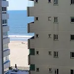 Apartamento com Duas Suítes à 50m da Praia na Barra Sul