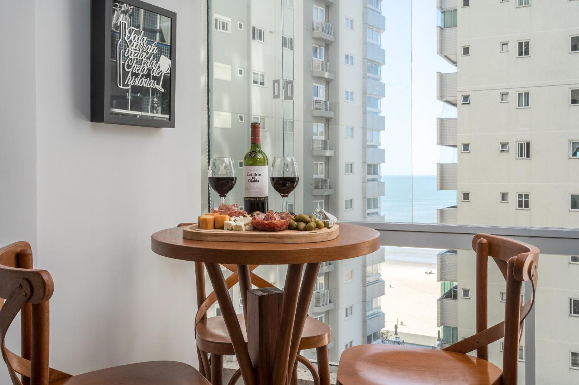 Apartamento Com Duas Suítes à 50m Da Na Barra Sul Balneário Camboriú