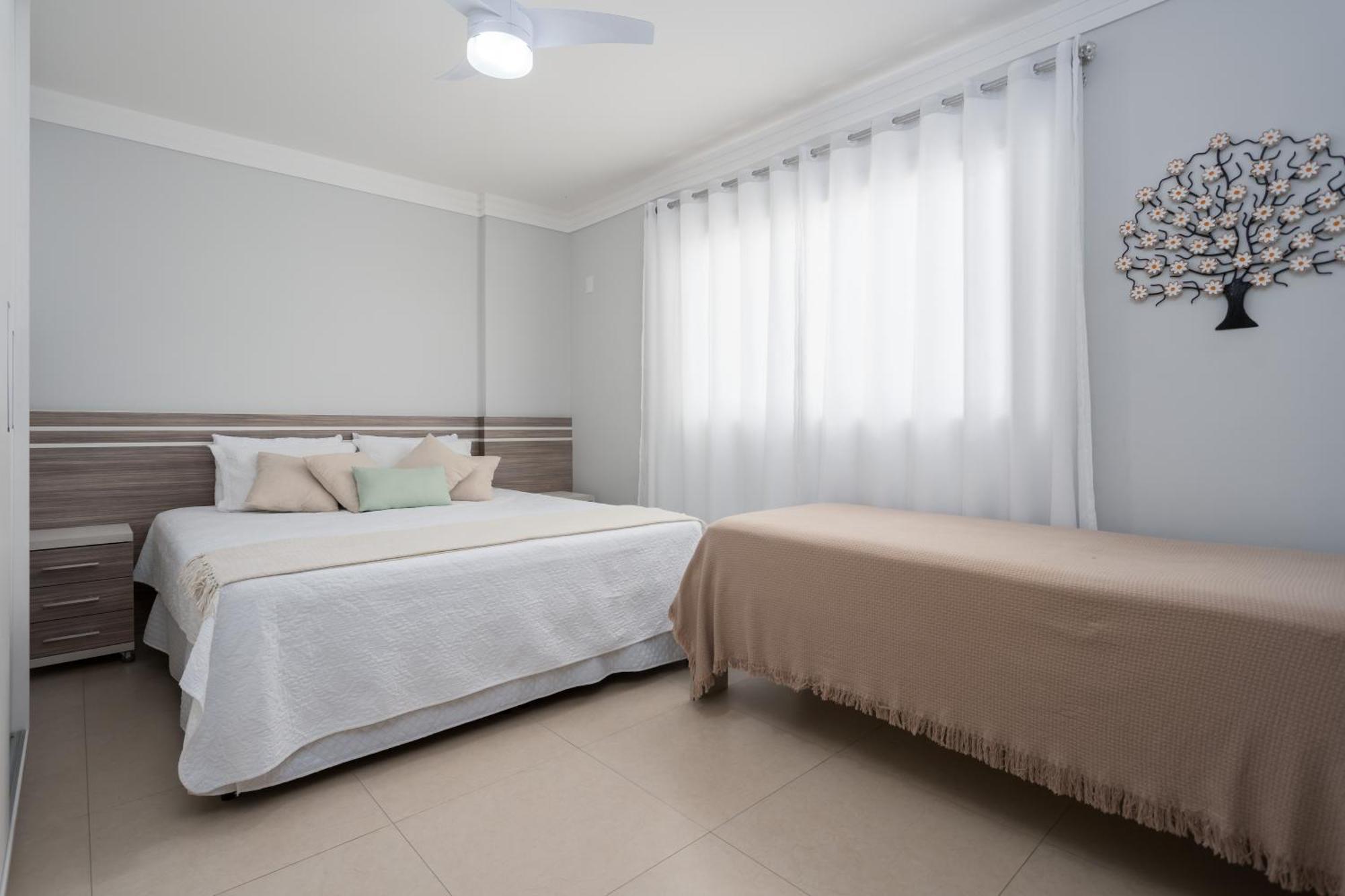 Com Duas Suítes à 50m Da Na Barra Sul Apartamento *