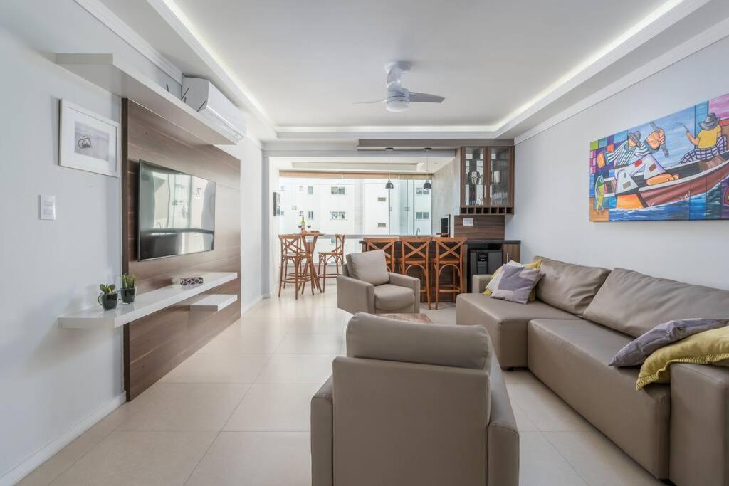 Com Duas Suítes à 50m Da Na Barra Sul Apartamento